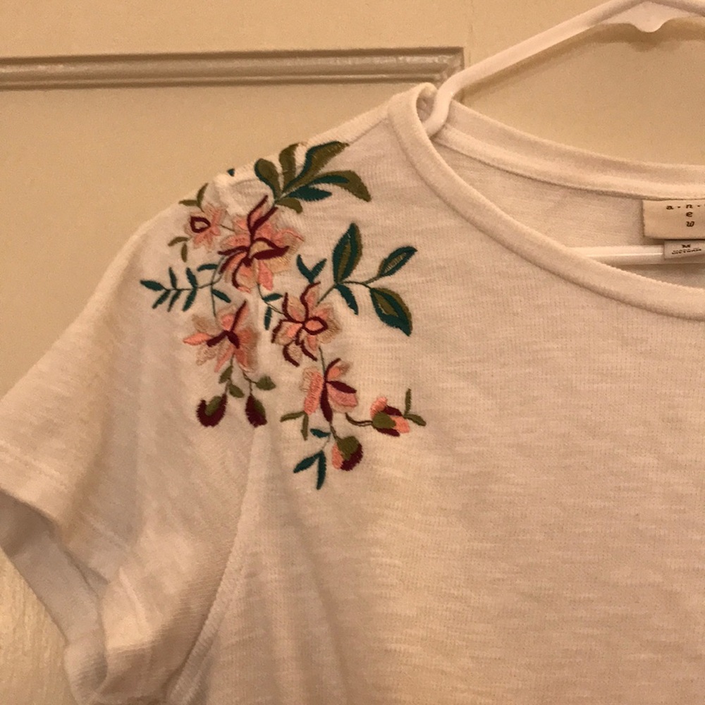 Embroidered top - Picture 2 of 3